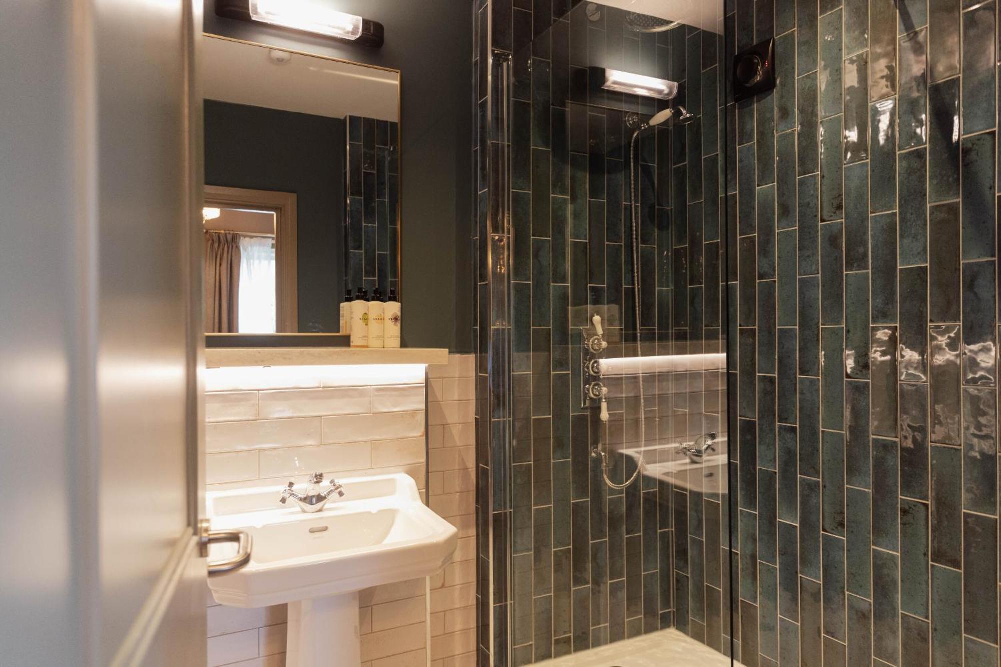 ホテル The Devonshire Arms バスロウ 部屋 写真